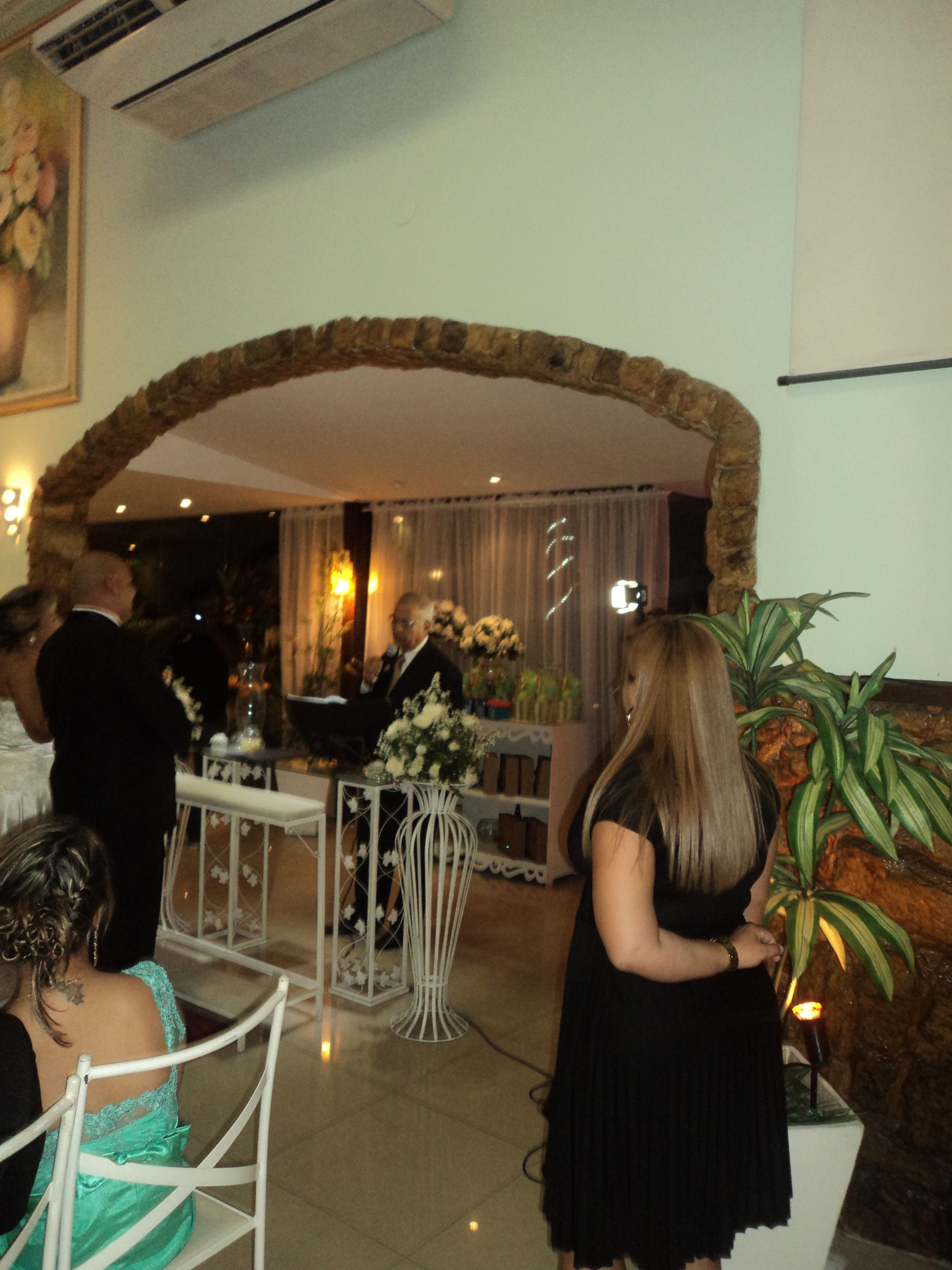 Foto da cerimônia do casamento dentro da Casa de festas.