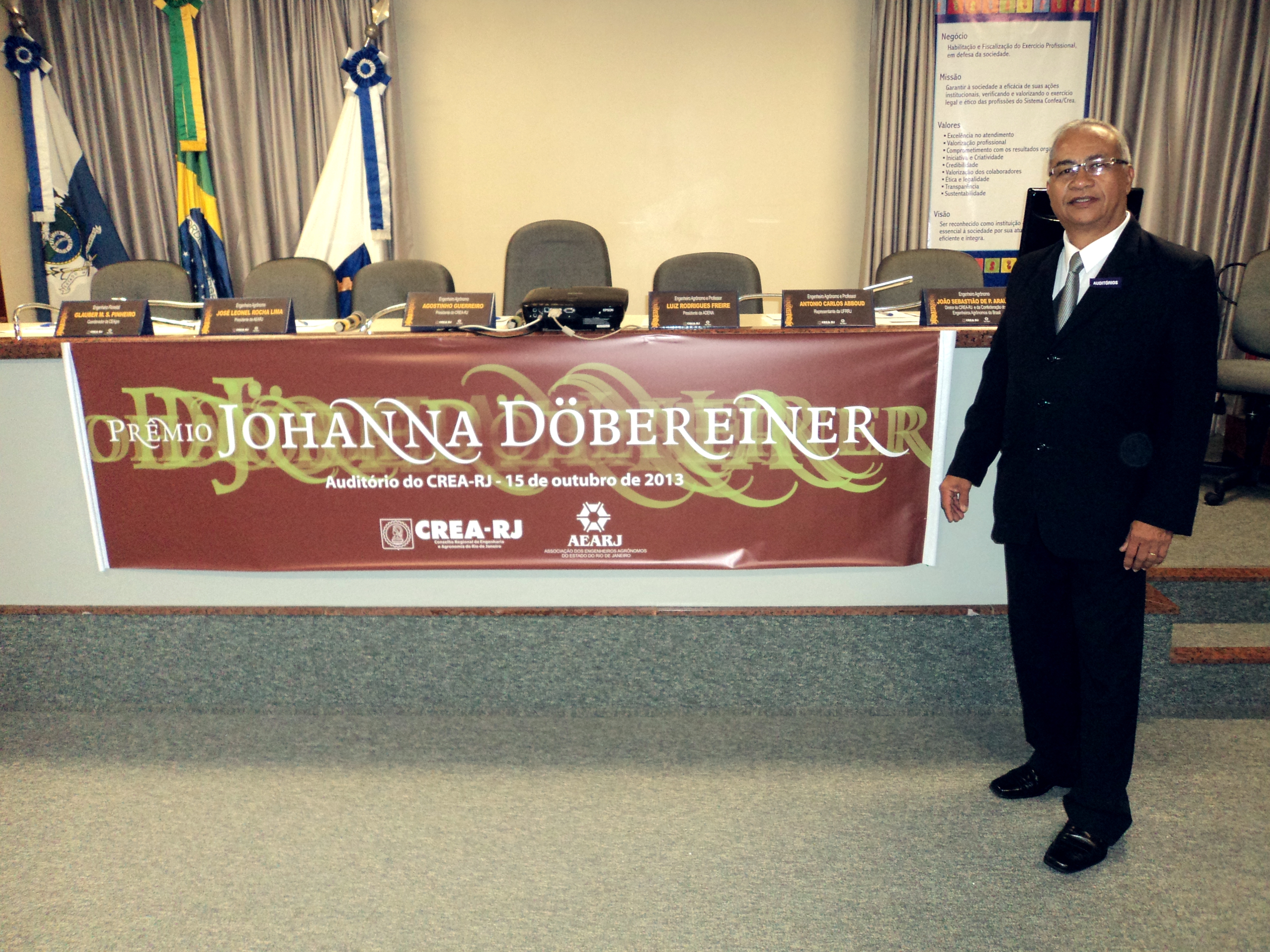 Túlio de Pinho momentos antes de começar a apresentação do evento no CREA-RJ