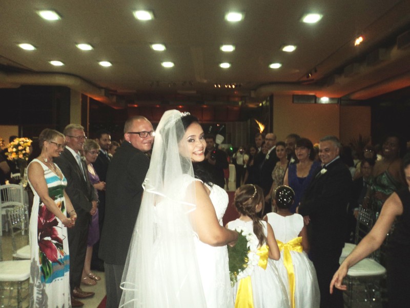foto da saida da noiva Monica e seu marido Henrik, Clube da Aeronautica,23.11.14
