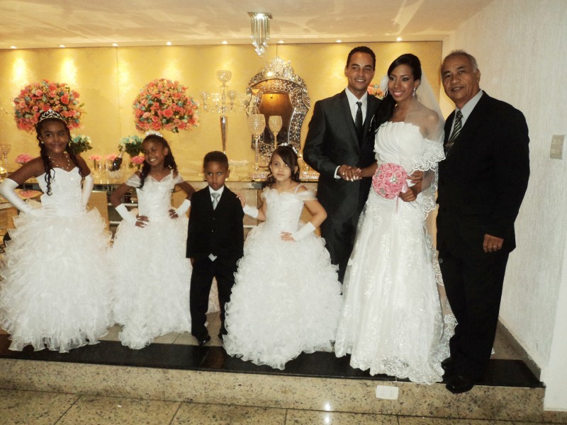 foto Túlio com noivos Silvana e Emerson, daminhas e pajem, Lescamar, 16.1.15