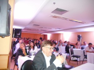 Foto da plateia do evento.