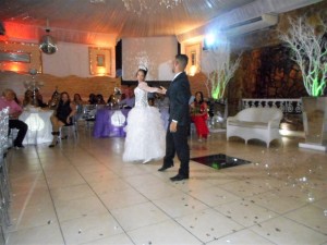 Momento da coreografia da debutante com seu prínipe.